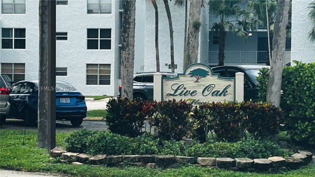 9410 Live Oak Pl 207, Davie, FL 33324