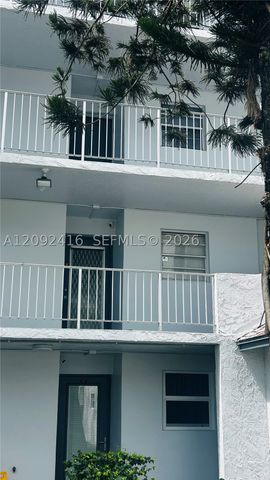 9410 Live Oak Pl 207, Davie, FL 33324