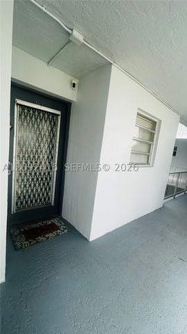 9410 Live Oak Pl 207, Davie, FL 33324