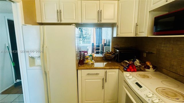 9410 Live Oak Pl 207, Davie, FL 33324