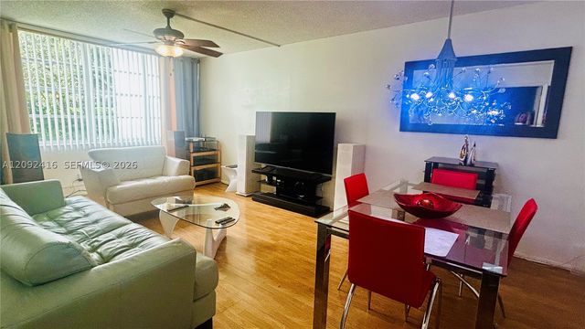 9410 Live Oak Pl 207, Davie, FL 33324