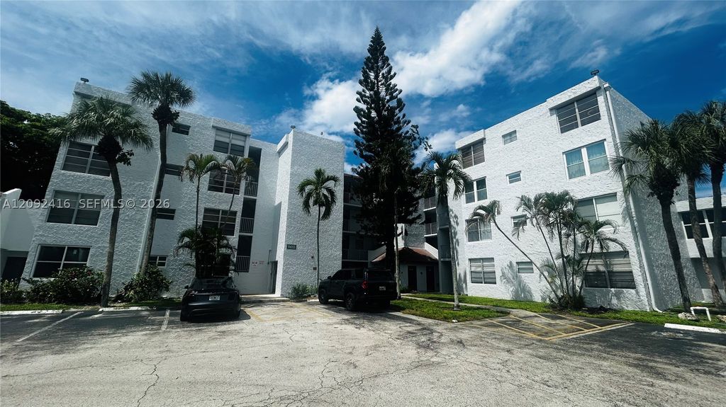 9410 Live Oak Pl 207, Davie, FL 33324