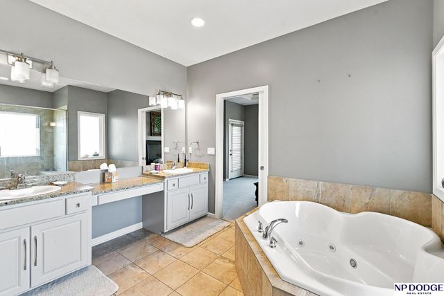 15339 Gilder Avenue, Bennington, NE 68007