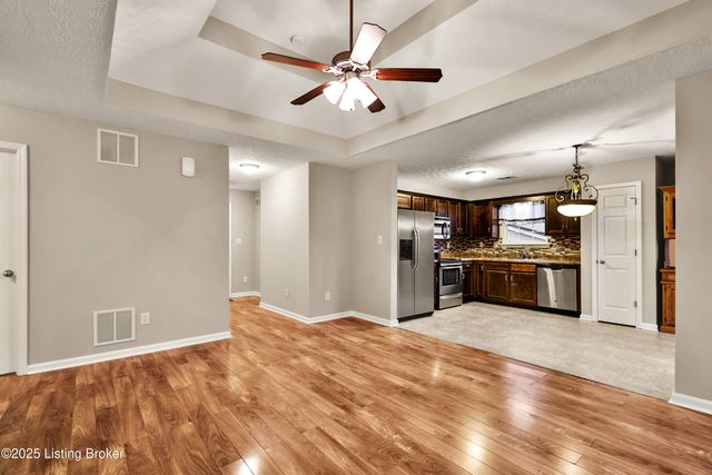 2140 Two Springs Dr, Shelbyville, KY 40065