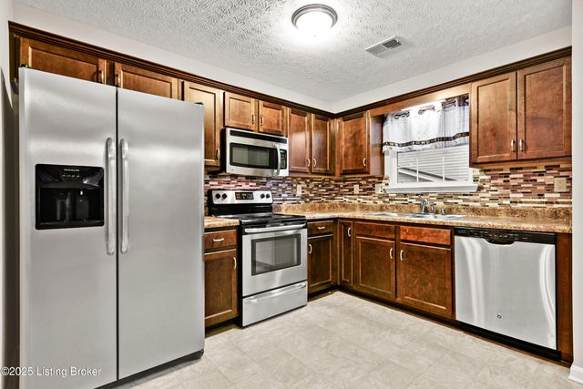 2140 Two Springs Dr, Shelbyville, KY 40065