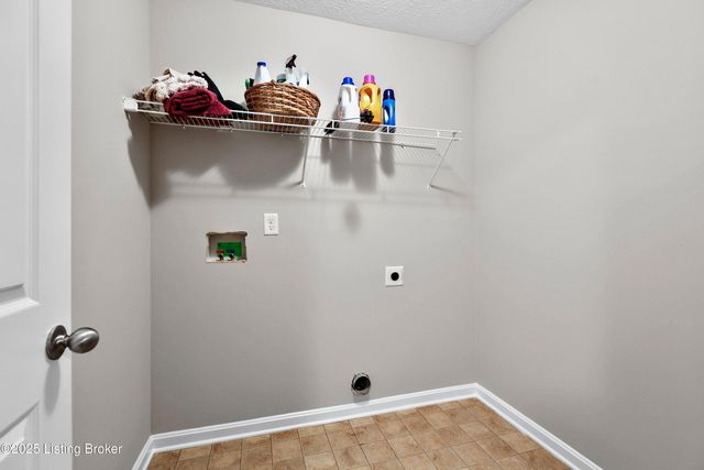 2140 Two Springs Dr, Shelbyville, KY 40065