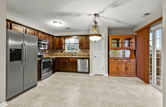 2140 Two Springs Dr, Shelbyville, KY 40065