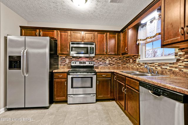 2140 Two Springs Dr, Shelbyville, KY 40065