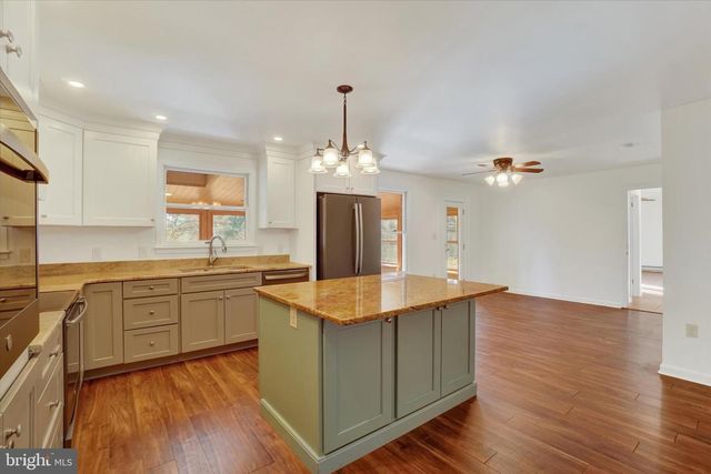 94 STONE MILL RD, Hummelstown, PA 17036