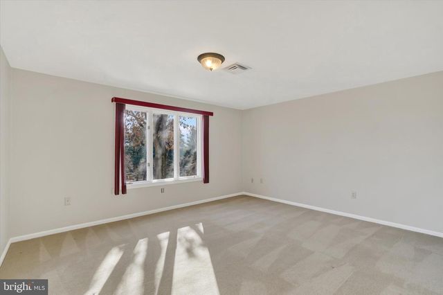 94 STONE MILL RD, Hummelstown, PA 17036