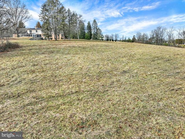 94 STONE MILL RD, Hummelstown, PA 17036