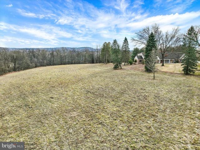 94 STONE MILL RD, Hummelstown, PA 17036