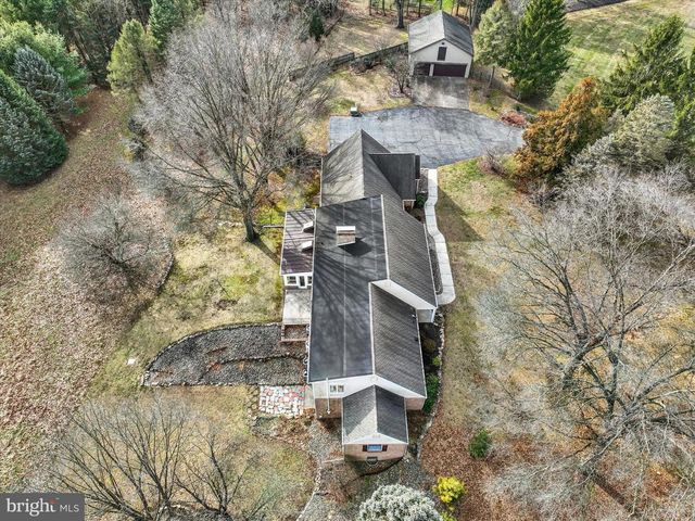 94 STONE MILL RD, Hummelstown, PA 17036