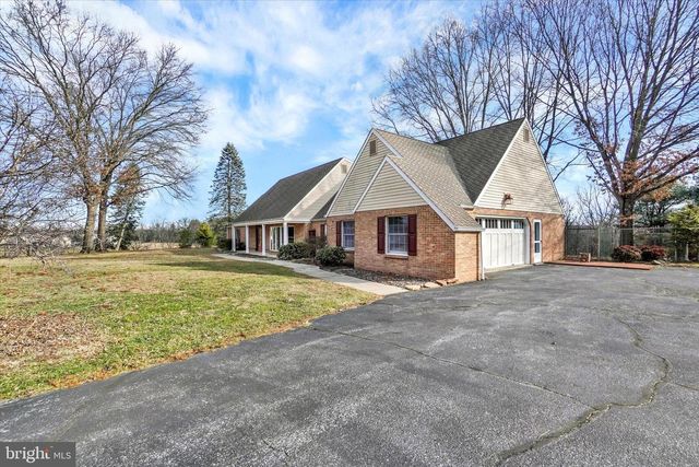 94 STONE MILL RD, Hummelstown, PA 17036