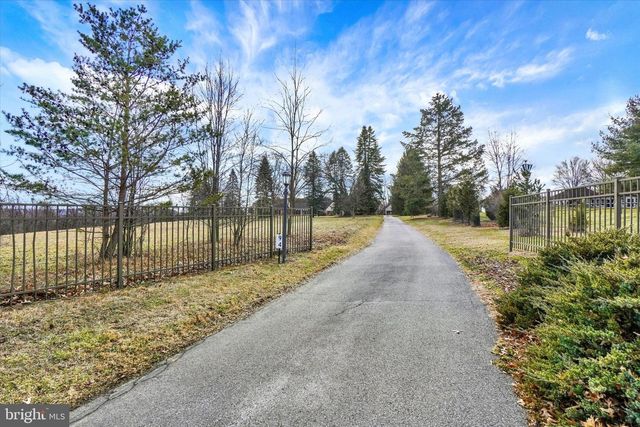 94 STONE MILL RD, Hummelstown, PA 17036