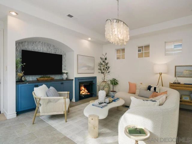 409 N Cedros Ave, Solana Beach, CA 92075