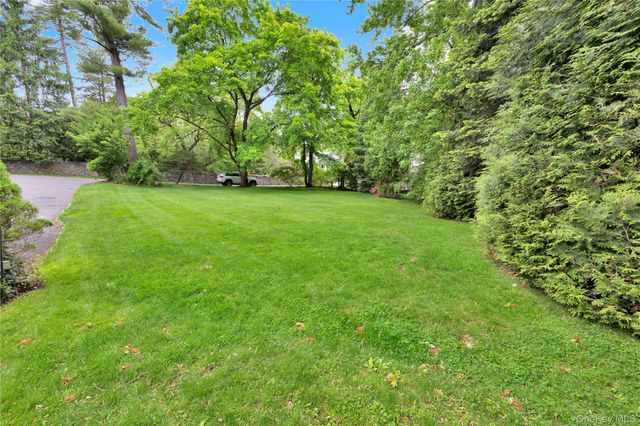 Weaver Street, Larchmont, NY 10538