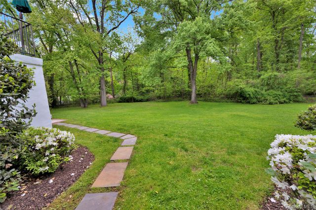 Weaver Street, Larchmont, NY 10538