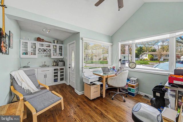 10 PAR DR, Somers Point, NJ 08244