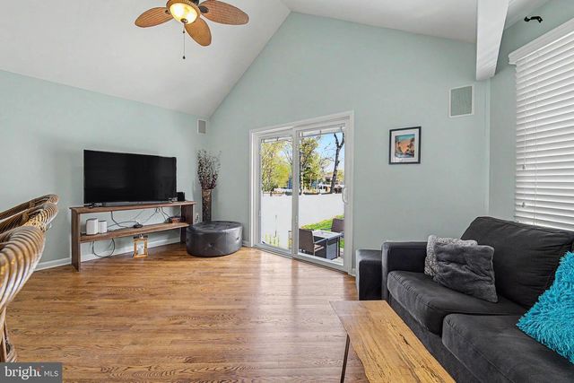 10 PAR DR, Somers Point, NJ 08244