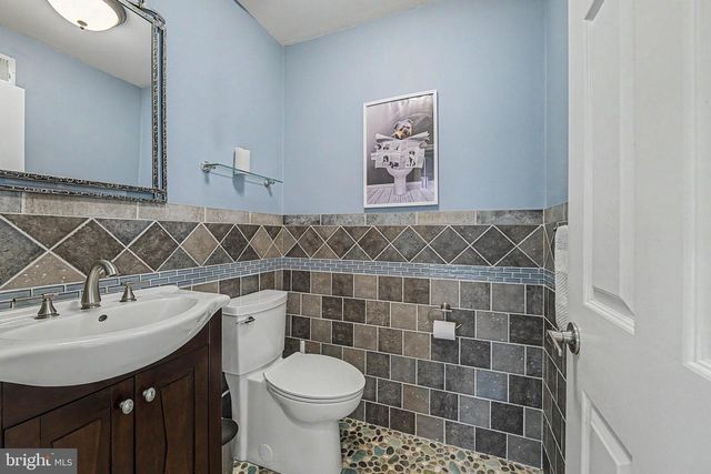 10 PAR DR, Somers Point, NJ 08244
