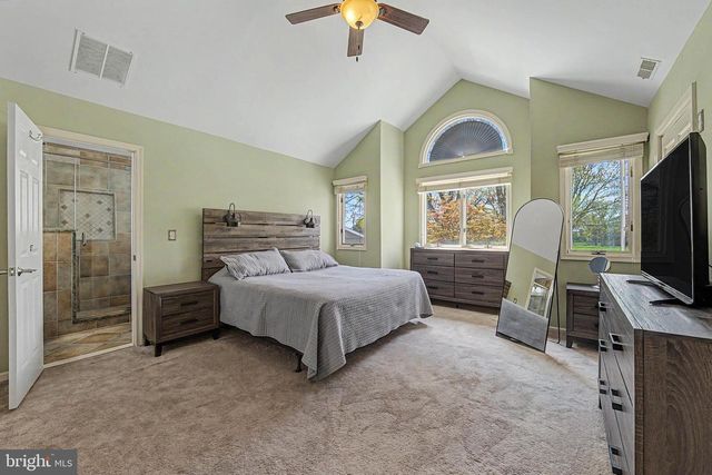 10 PAR DR, Somers Point, NJ 08244