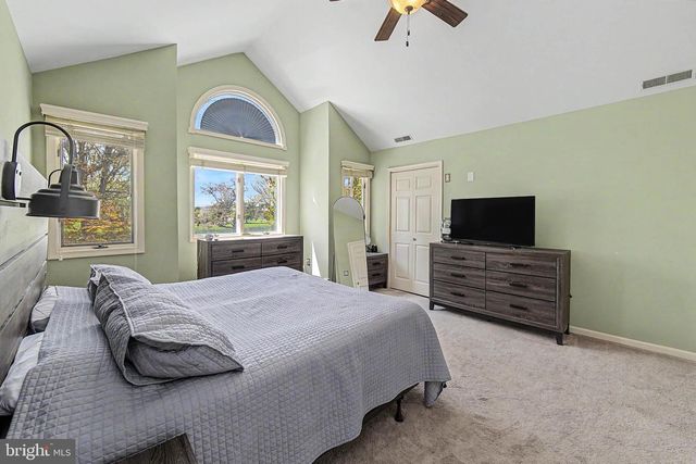 10 PAR DR, Somers Point, NJ 08244