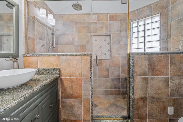 10 PAR DR, Somers Point, NJ 08244