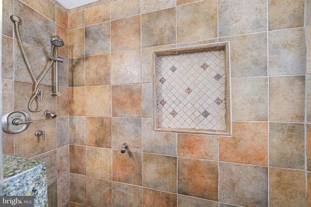 10 PAR DR, Somers Point, NJ 08244