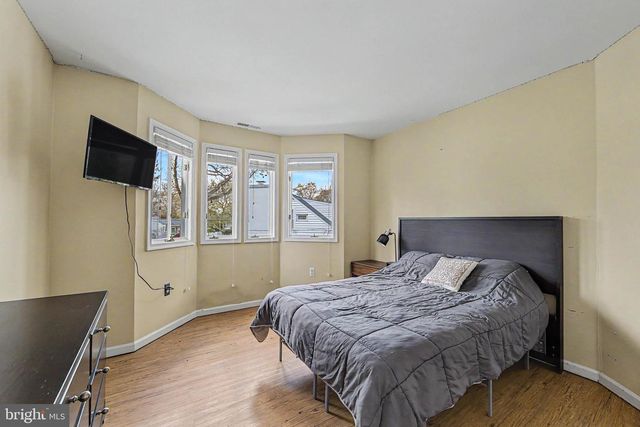 10 PAR DR, Somers Point, NJ 08244