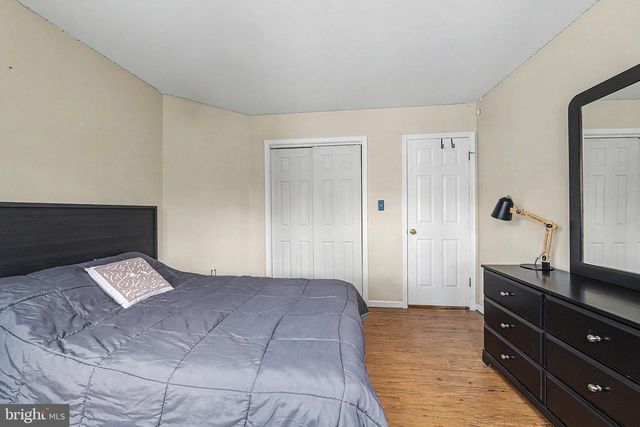 10 PAR DR, Somers Point, NJ 08244