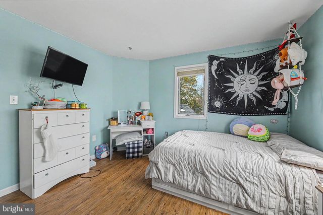 10 PAR DR, Somers Point, NJ 08244