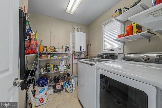 10 PAR DR, Somers Point, NJ 08244