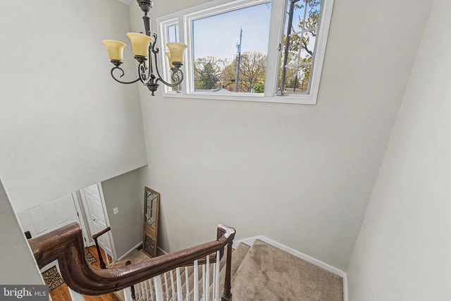 10 PAR DR, Somers Point, NJ 08244