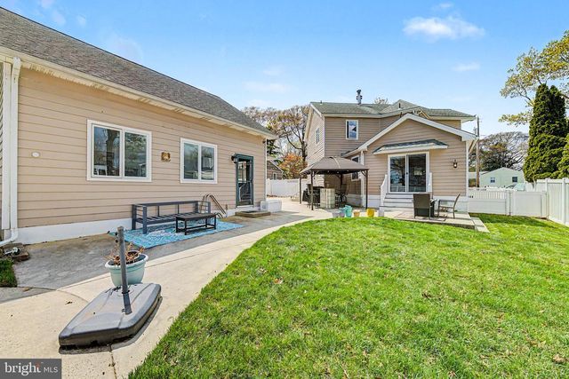 10 PAR DR, Somers Point, NJ 08244