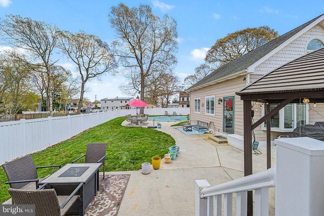 10 PAR DR, Somers Point, NJ 08244