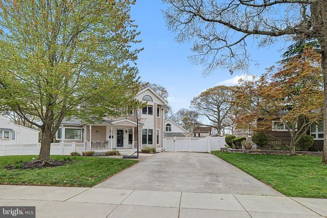 10 PAR DR, Somers Point, NJ 08244
