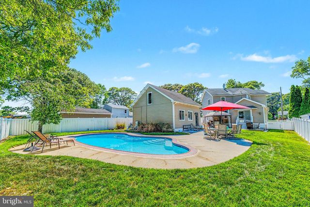 10 PAR DR, Somers Point, NJ 08244