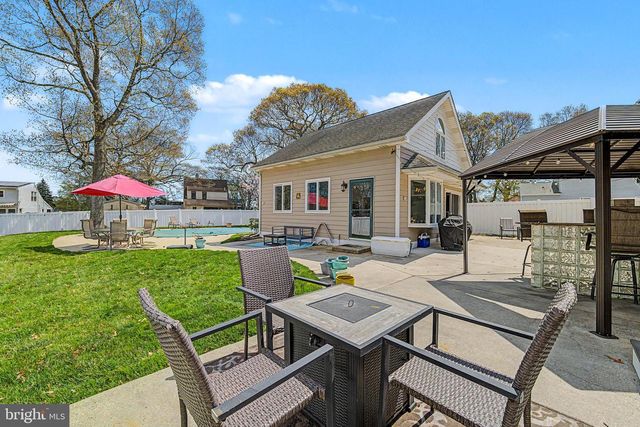 10 PAR DR, Somers Point, NJ 08244