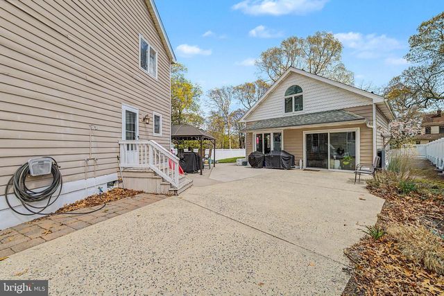10 PAR DR, Somers Point, NJ 08244