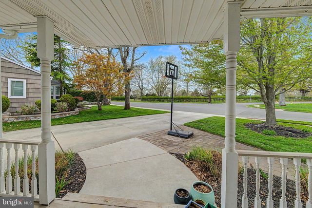 10 PAR DR, Somers Point, NJ 08244