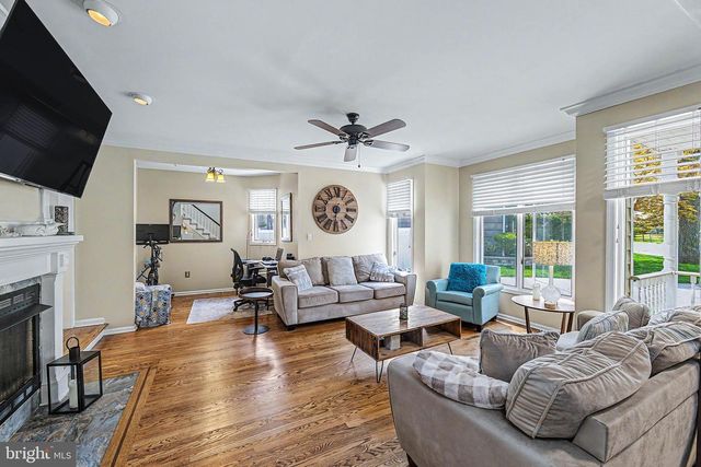 10 PAR DR, Somers Point, NJ 08244