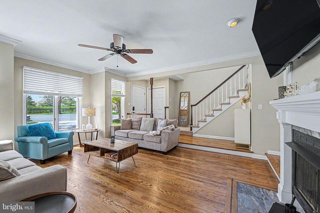 10 PAR DR, Somers Point, NJ 08244