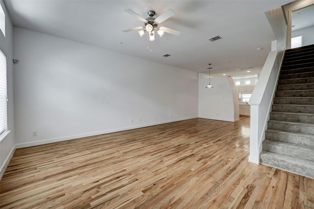 5941 South Loop E 1002, Houston, TX 77033