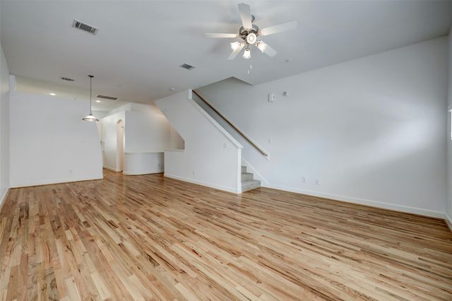 5941 South Loop E 1002, Houston, TX 77033