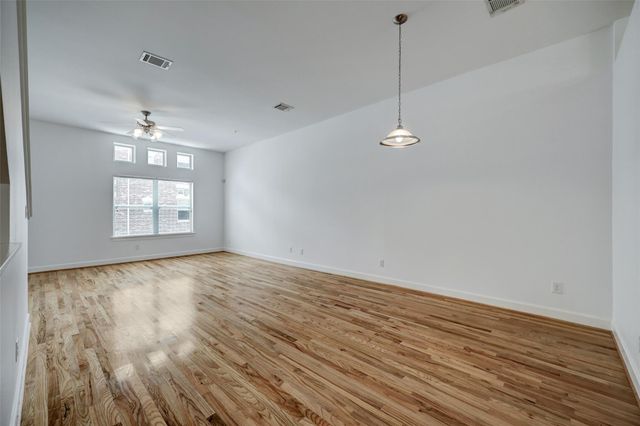 5941 South Loop E 1002, Houston, TX 77033