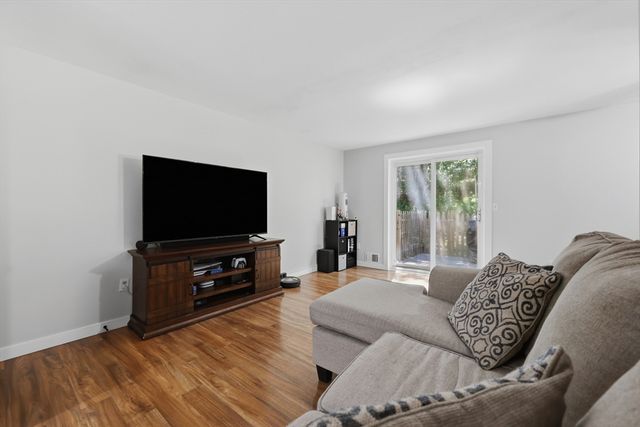 25 Centercrest Drive 25, Tyngsborough, MA 01879