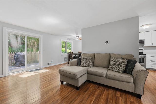 25 Centercrest Drive 25, Tyngsborough, MA 01879