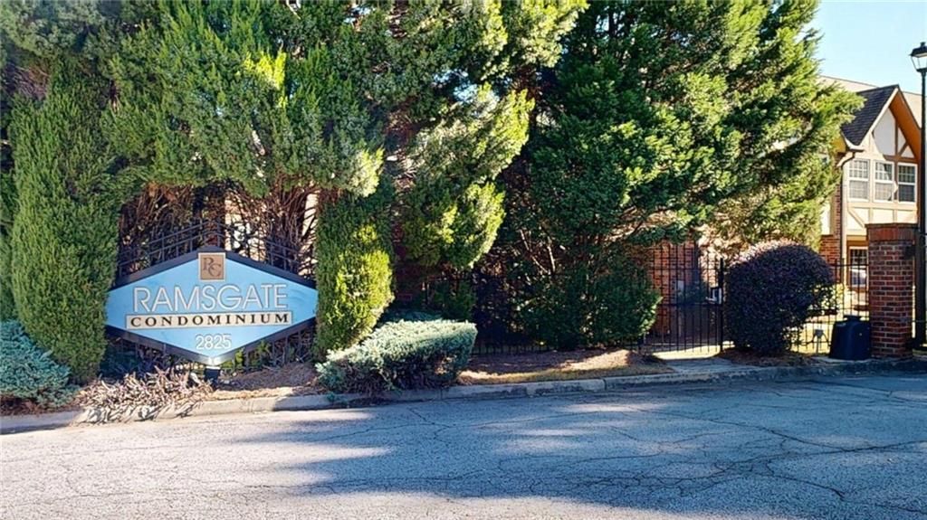 Image 2 of property listing at 2825 Northeast NE Expressway L4, Atlanta, GA 30345