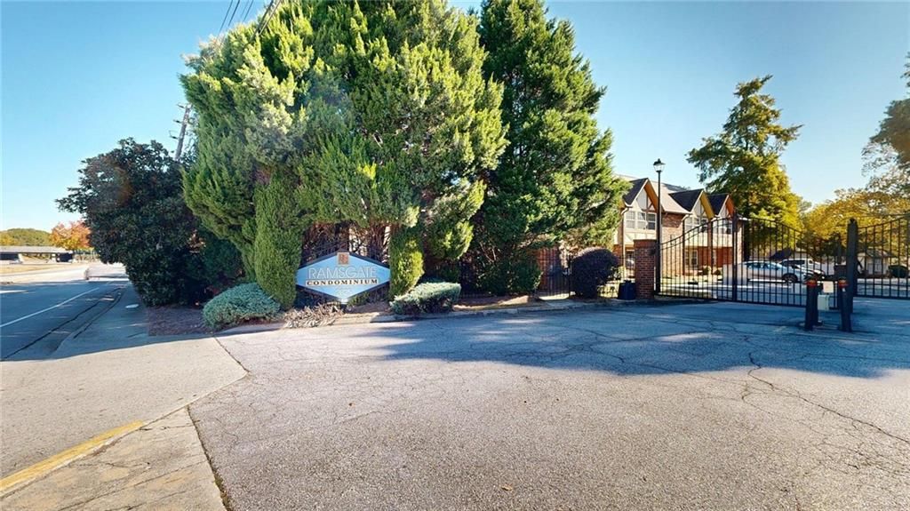 Image 41 of property listing at 2825 Northeast NE Expressway L4, Atlanta, GA 30345